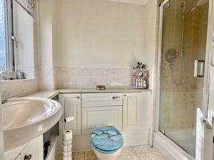 Ensuite- click for photo gallery